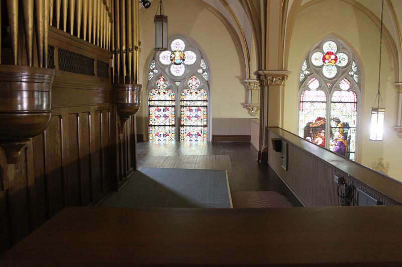 11choir_loft_empty.jpg